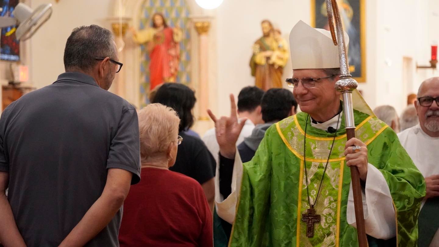 Archbishop Gustavo at Deaf Ministry Mass