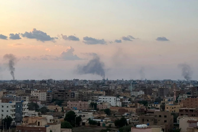 Smoke billows during air strikes in central Khartoum as the Sudanese army attacks